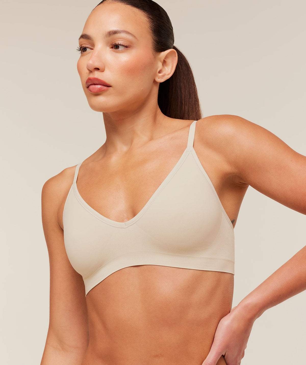 Gymshark FeatherFormTM V-Neck Bralette - Pebble Grey