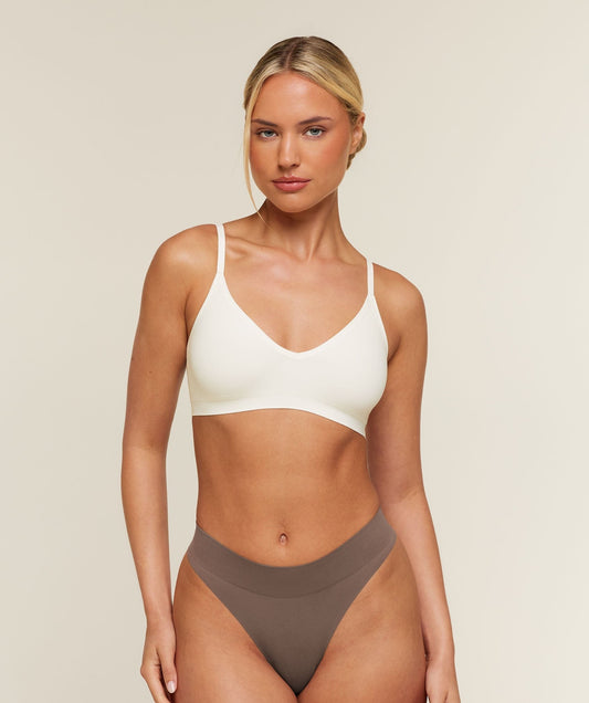 Gymshark FeatherFormTM V-Neck Bralette - Soft White
