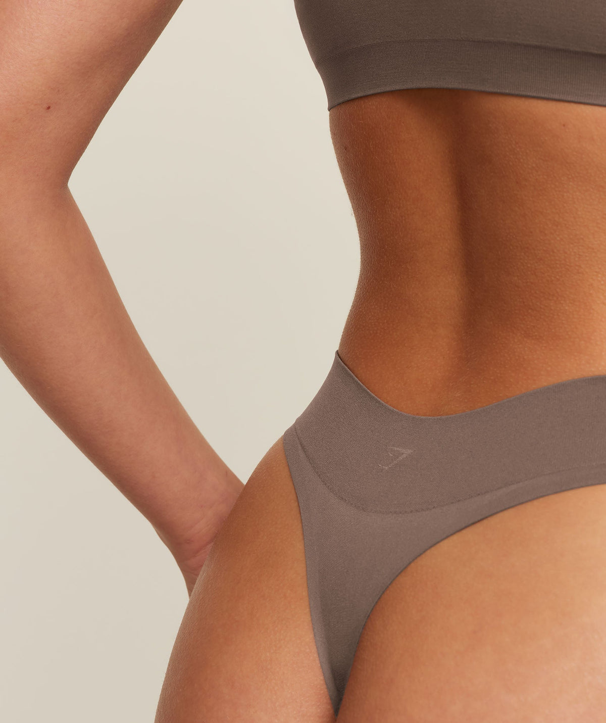 Gymshark FeatherFormTM Thong 3PK - Soft Brown