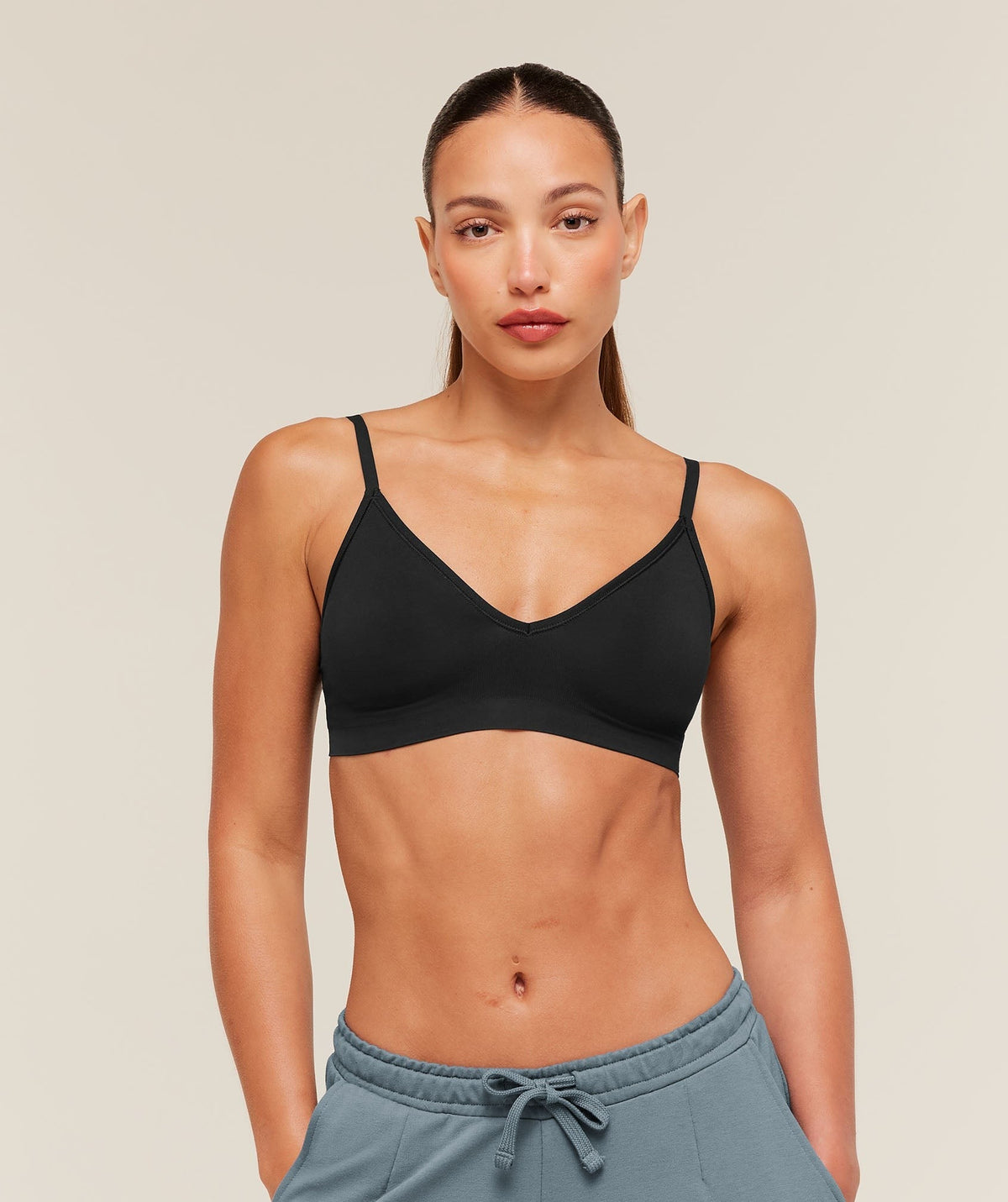 Gymshark FeatherFormTM V-Neck Bralette - Black