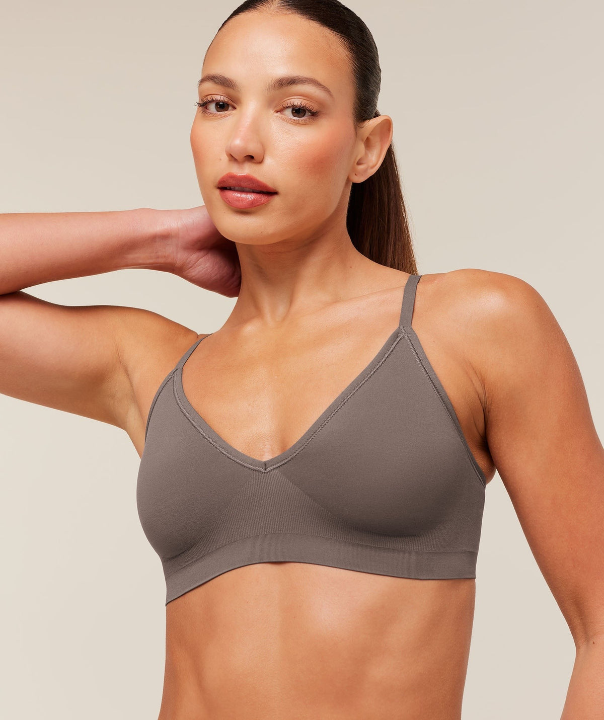 Gymshark FeatherFormTM V-Neck Bralette - Cool Brown