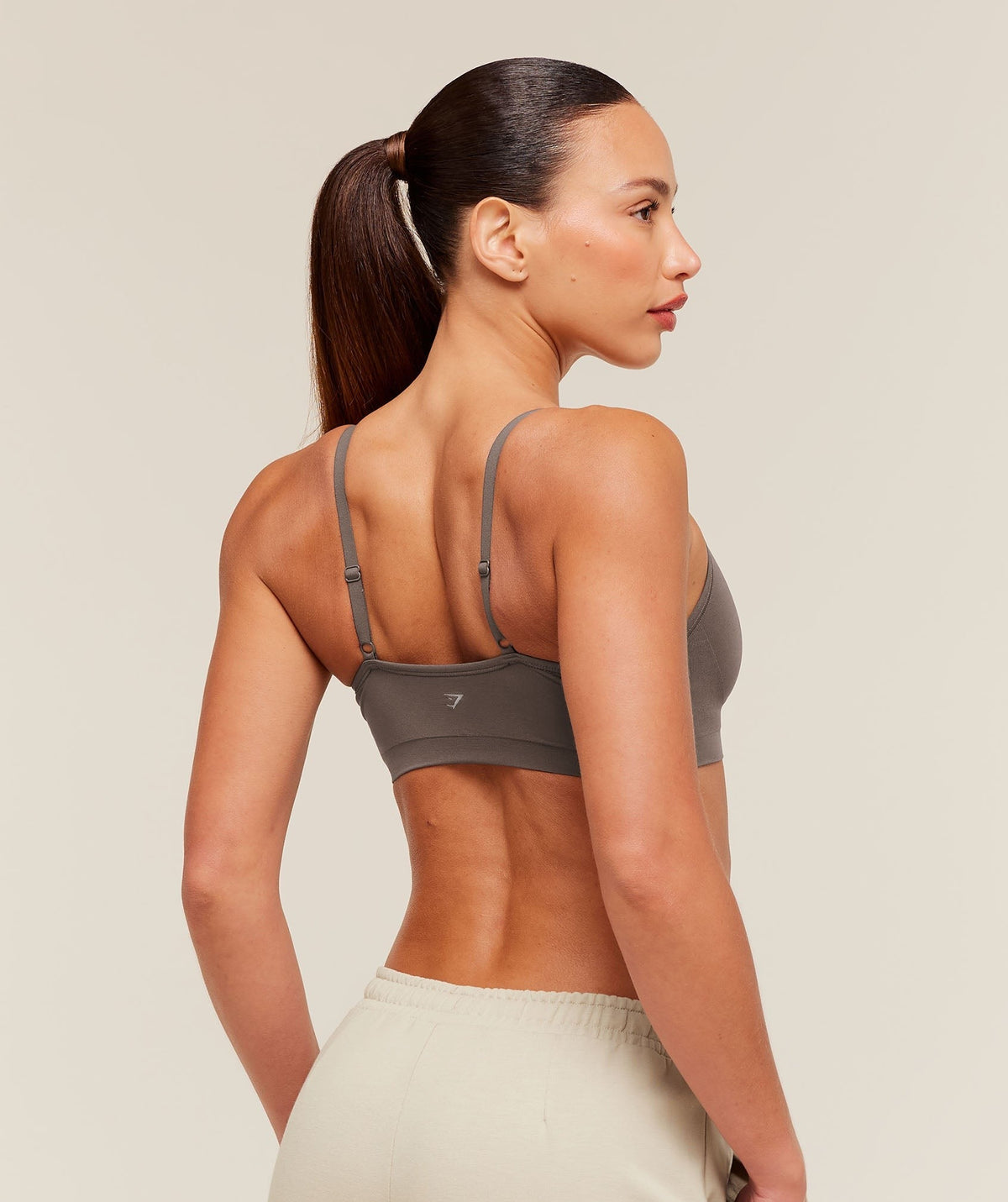 Gymshark FeatherFormTM V-Neck Bralette - Cool Brown