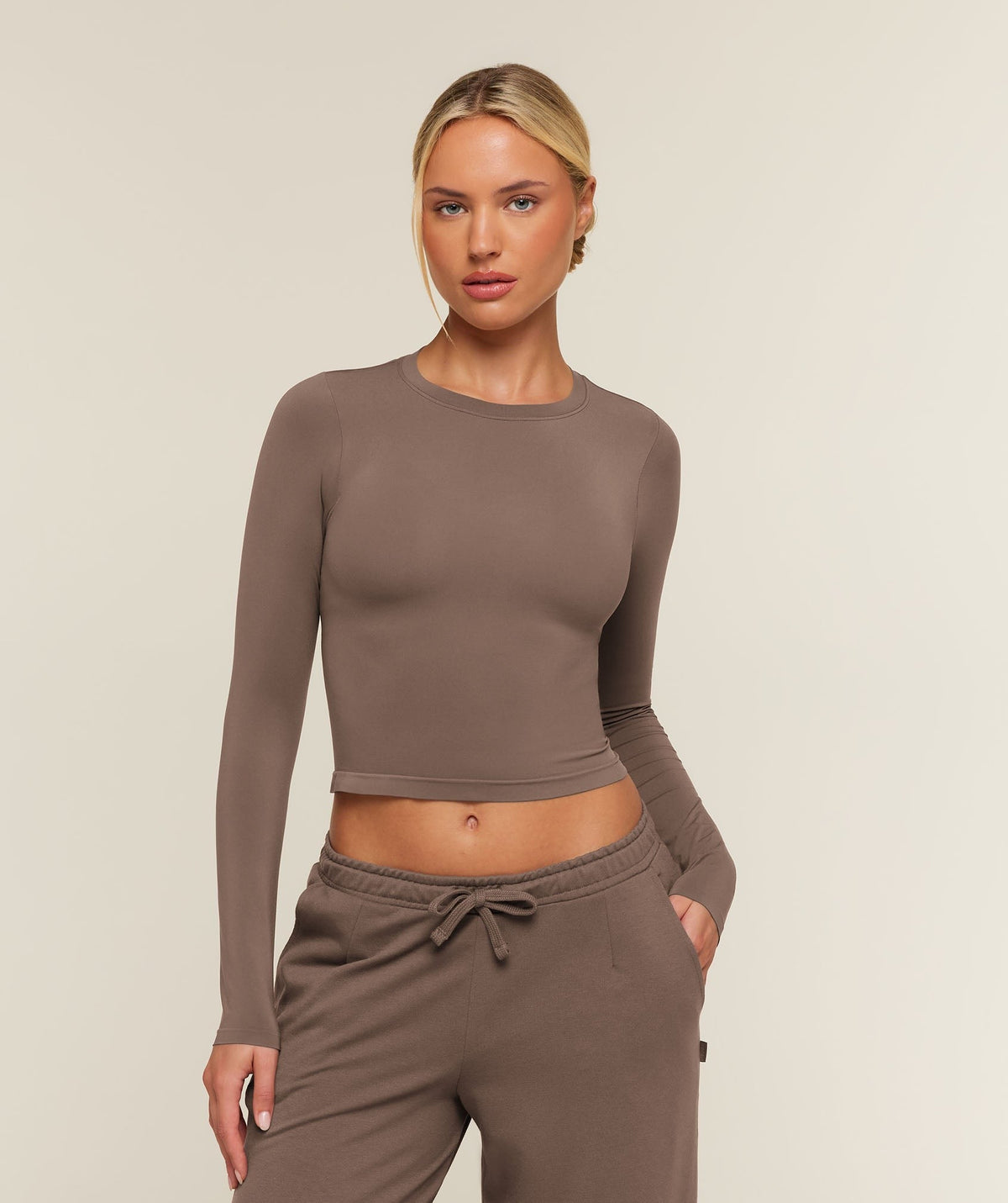 Gymshark FeatherFormTM Long Sleeve Tee - Soft Brown