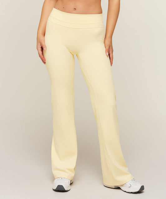 Gymshark Whitney Mid-Rise Flare Leggings Short - Butter Yellow