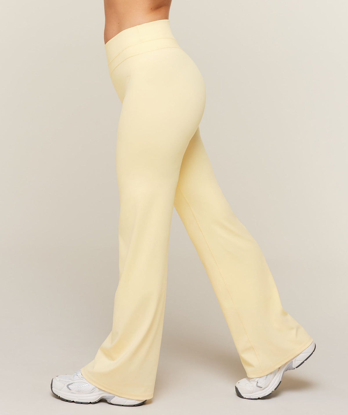 Gymshark Whitney Mid-Rise Flare Leggings Short - Butter Yellow