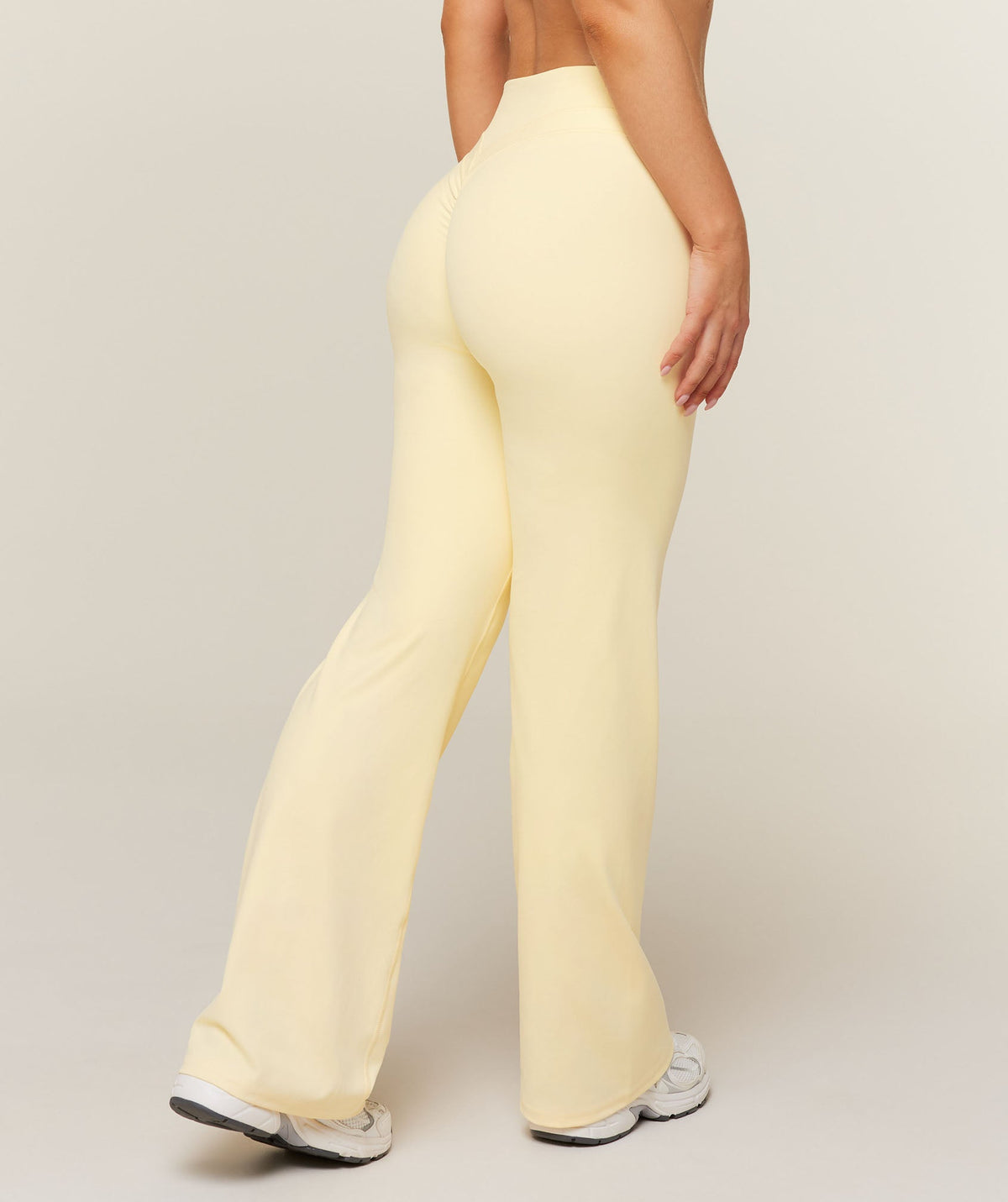 Gymshark Whitney Mid-Rise Flare Leggings Short - Butter Yellow