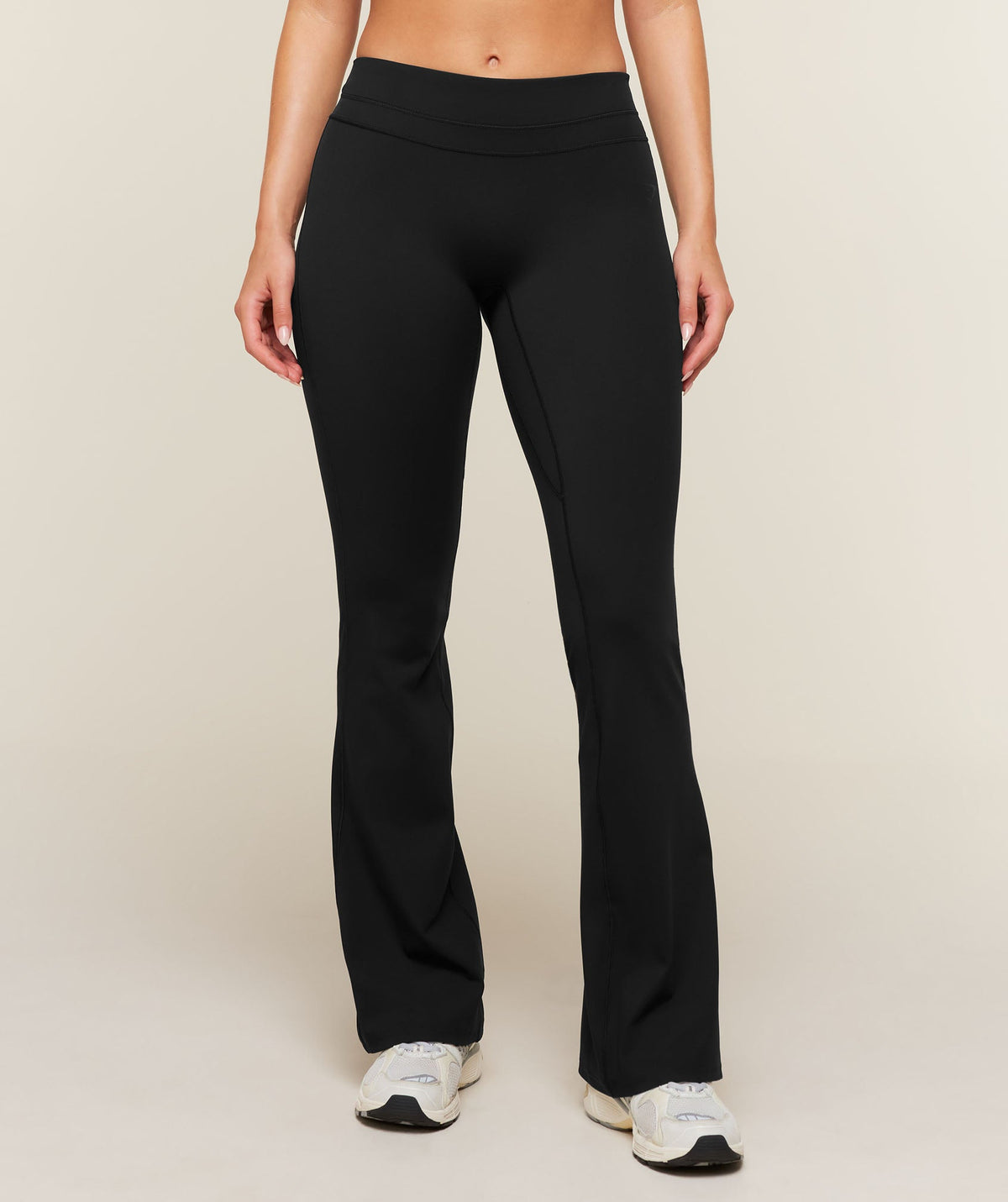 Gymshark Whitney Mid-Rise Mini Flare Regular - Black