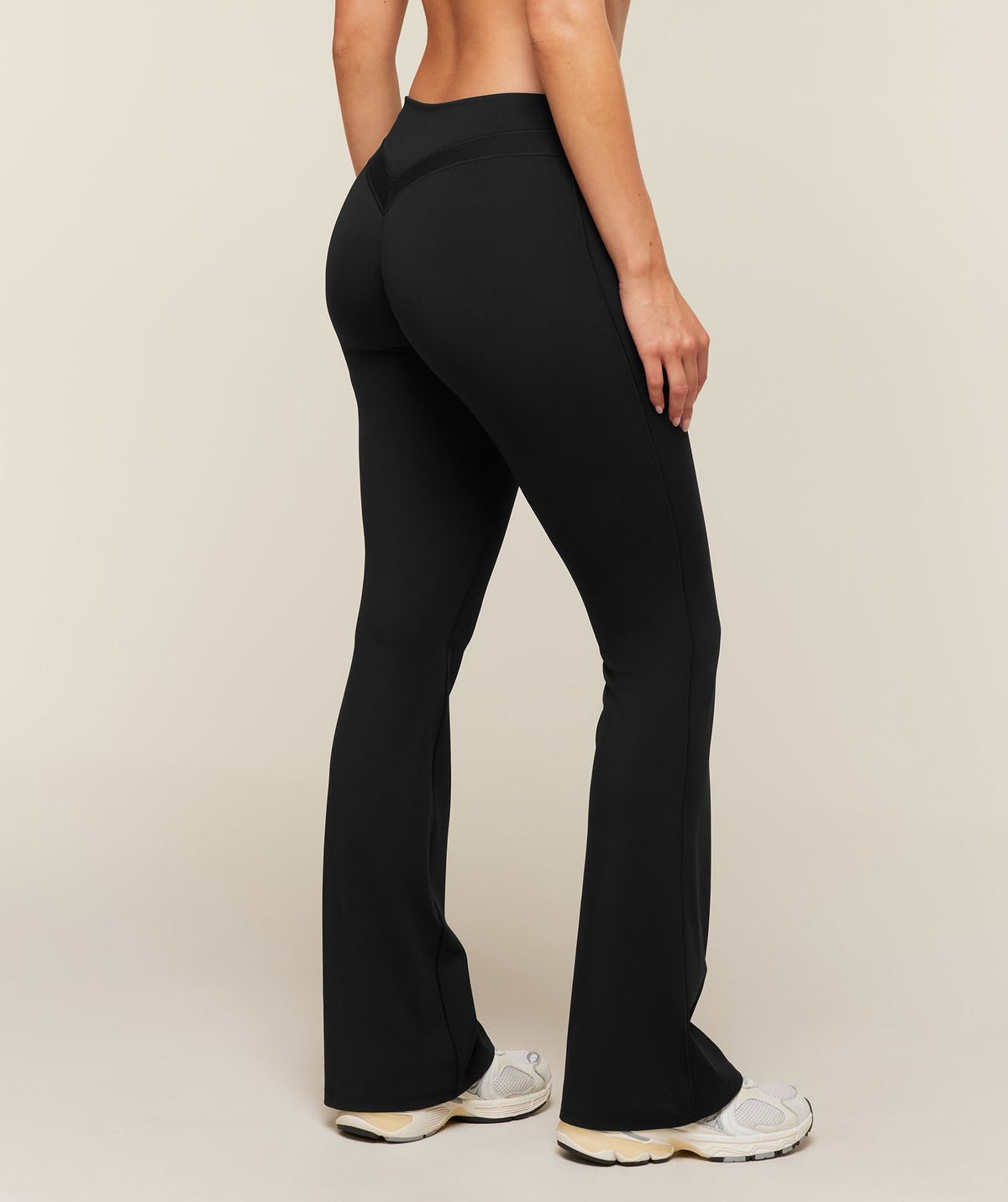 Gymshark Whitney Mid-Rise Mini Flare Regular - Black