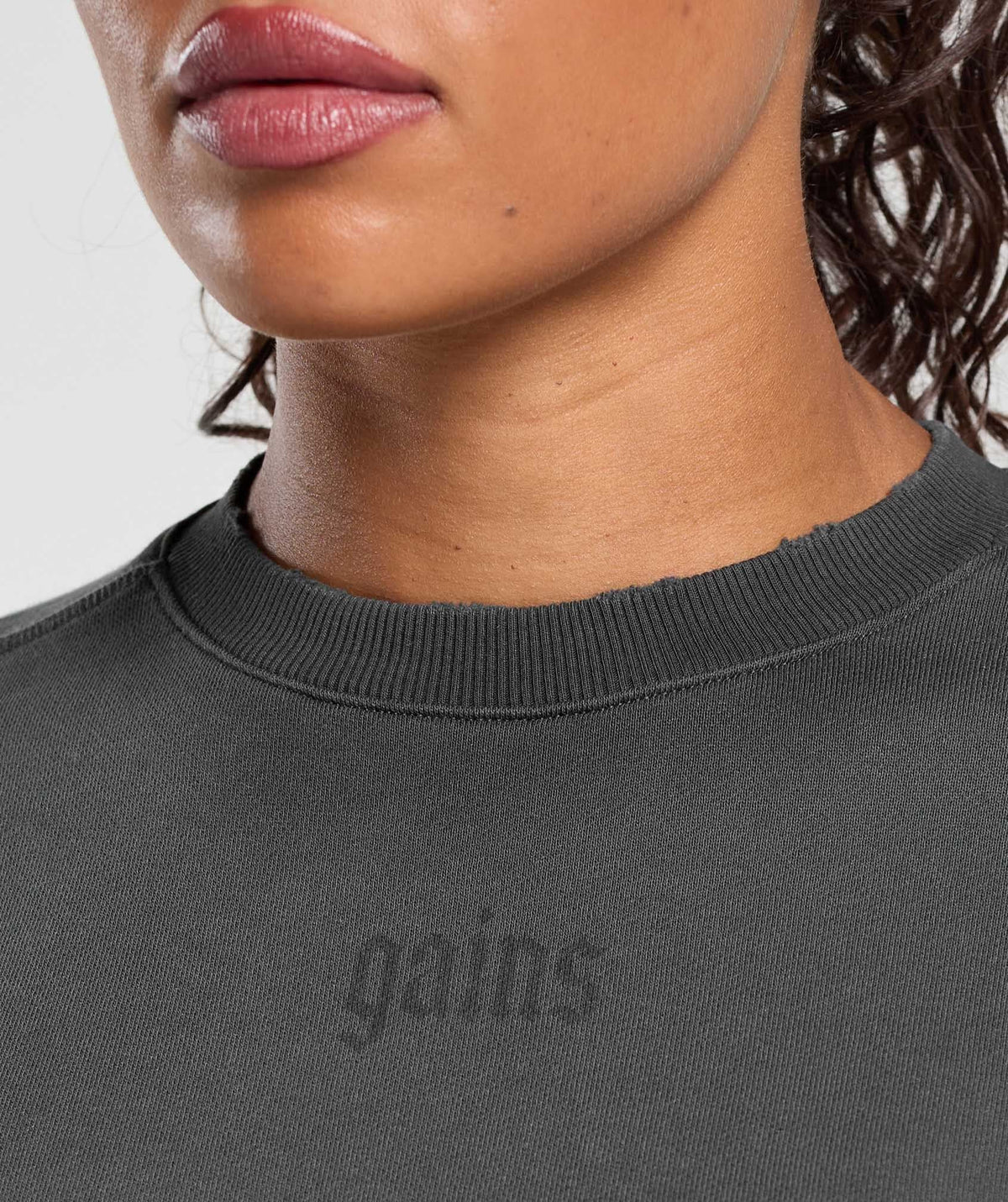 Gymshark Gains Washed Loopback Crew Neck - Asphalt Grey/Black/Spray Dye
