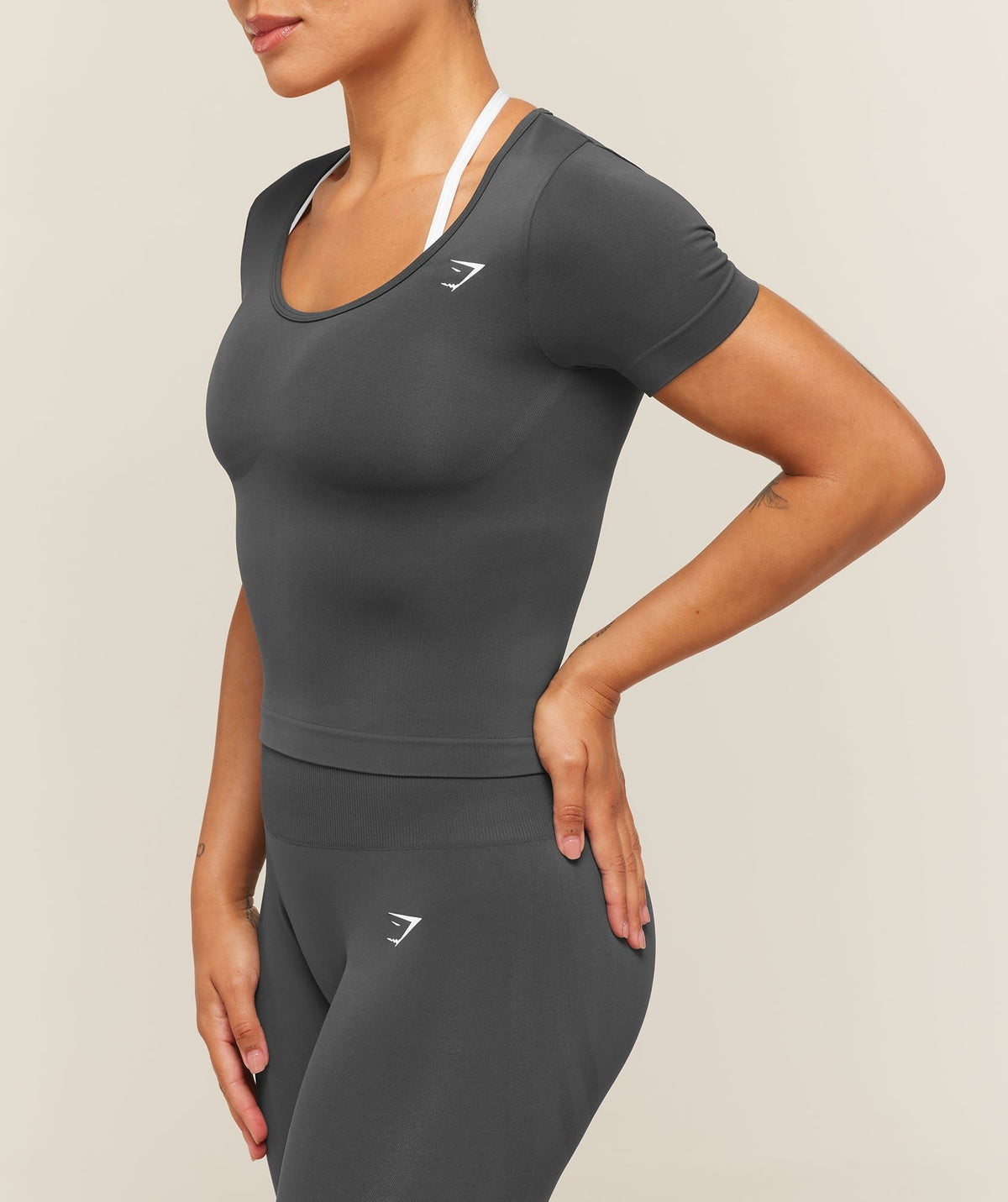 Gymshark Everyday Seamless Tight Fit Crew Neck Tee - Onyx Grey