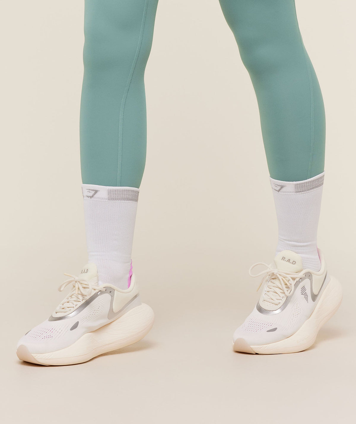 Gymshark Running Elite Crew Sock Single - White/Brand Blue/Sour Pink