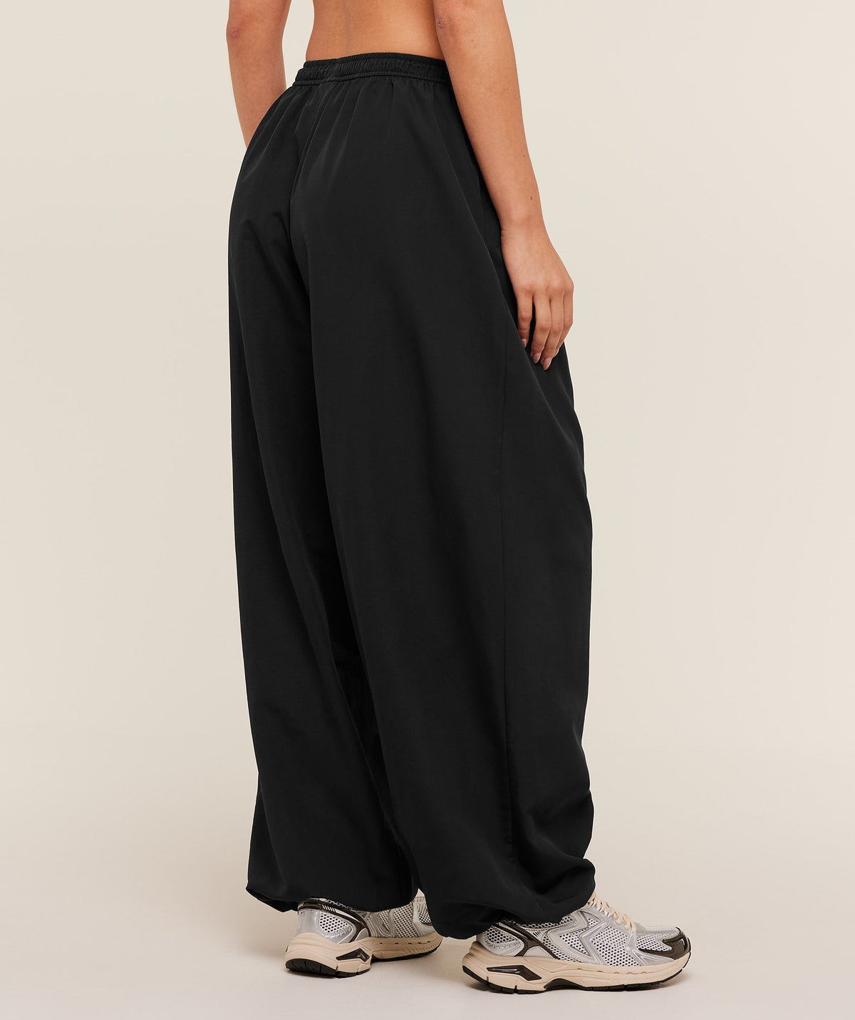 Gymshark Weekend Lifestyle Parachute Pants - Black
