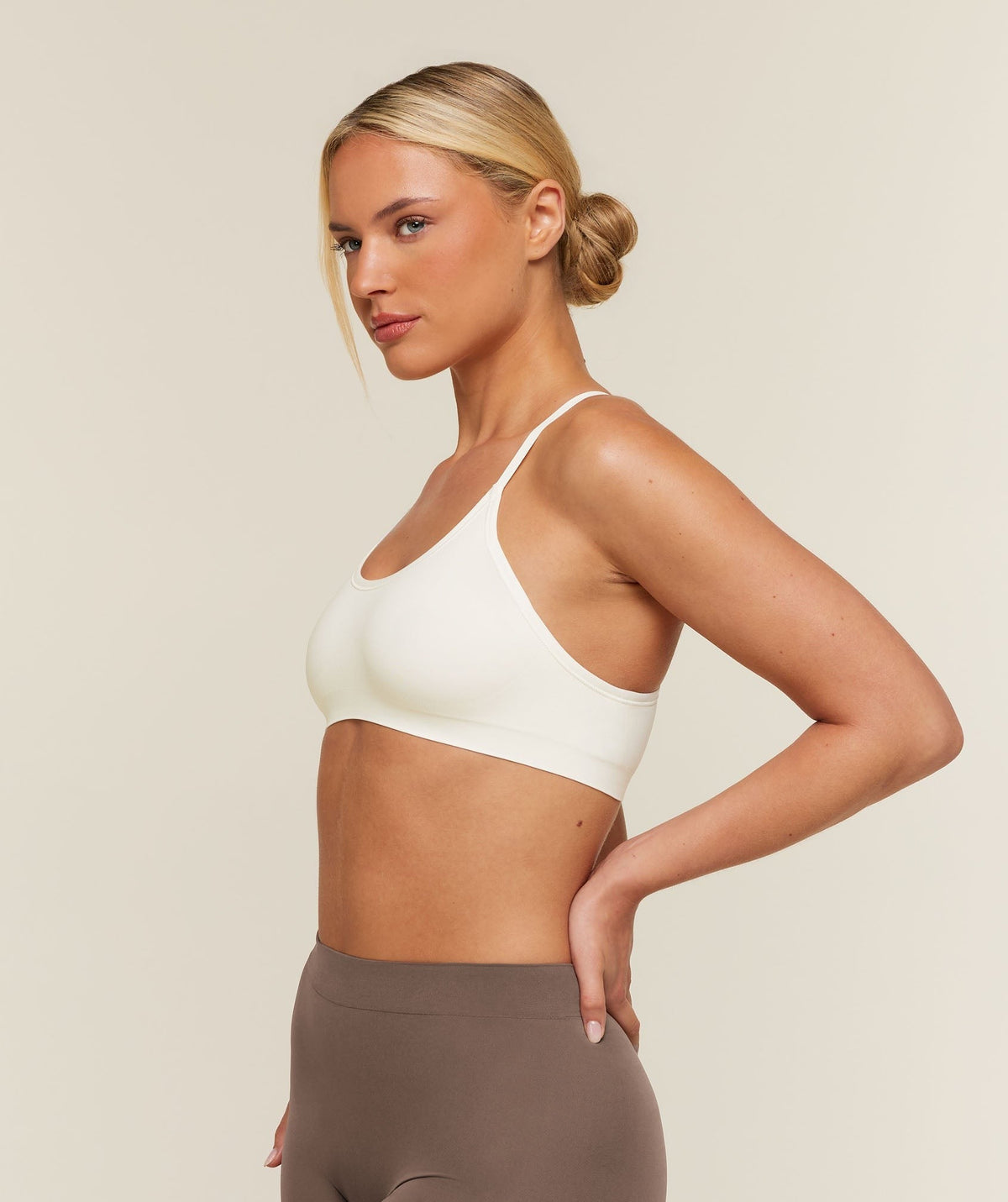 Gymshark FeatherFormTM Scoopneck Bralette - Soft White