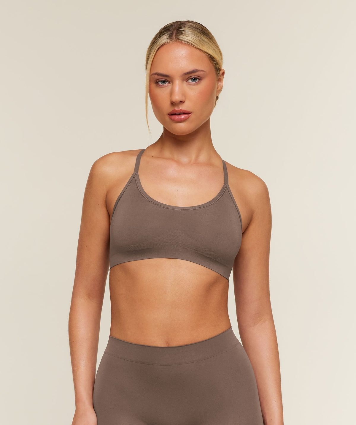 Gymshark FeatherFormTM Scoopneck Bralette - Soft Brown