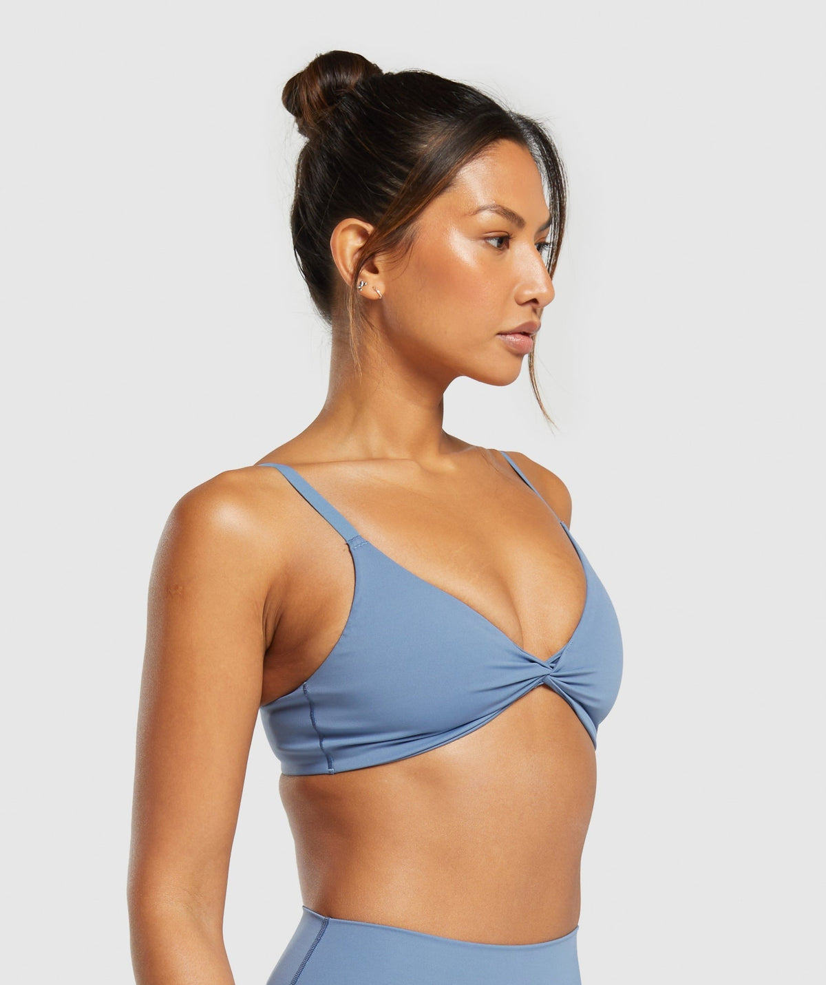 Gymshark ELEVATE TWIST FRONT BRALETTE - Faded Blue