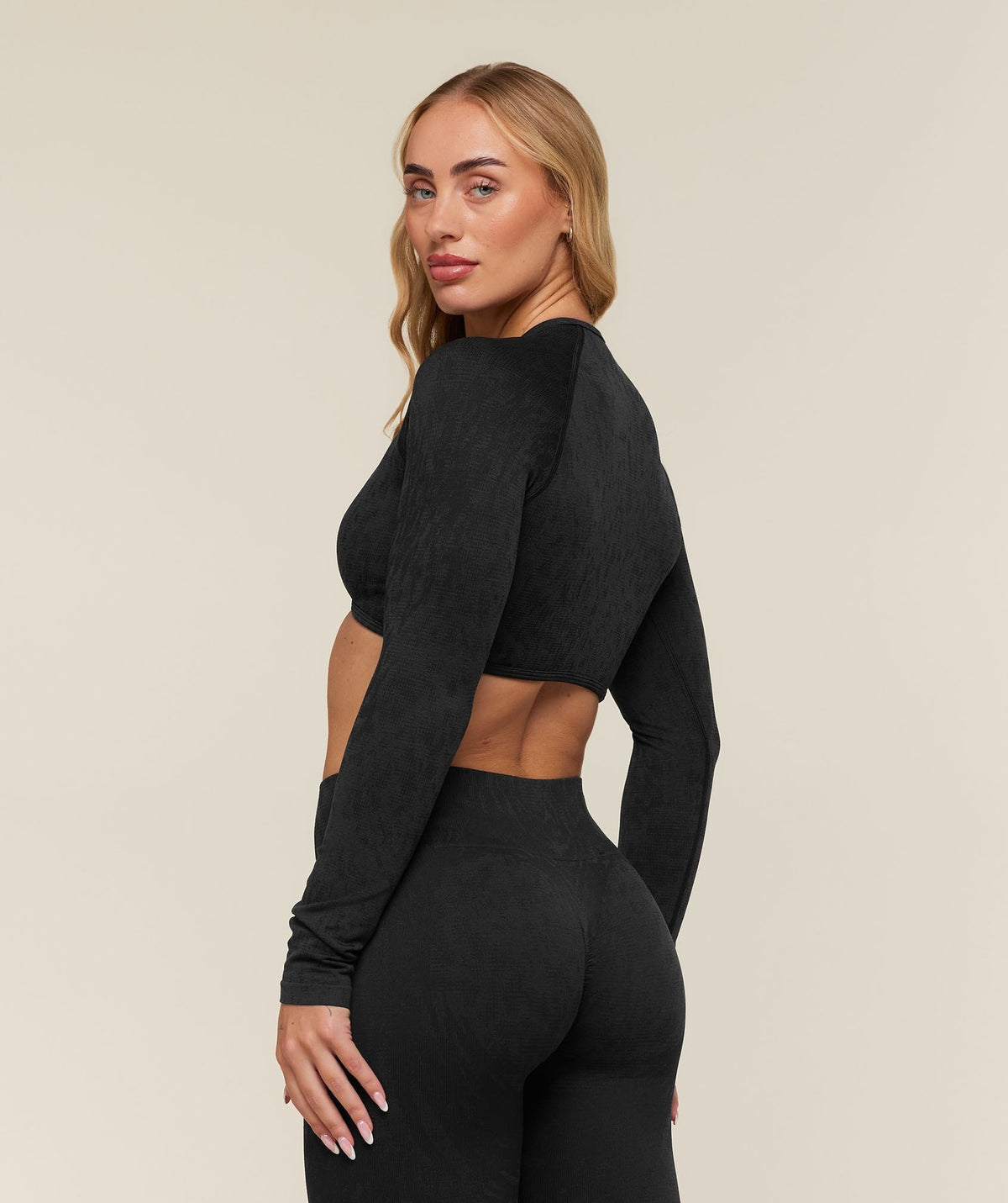Gymshark Adapt Animal x Whitney Long Sleeve Crop Top - Black/Asphalt Grey