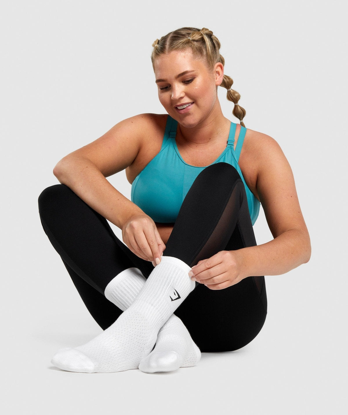 Gymshark Embroidered Sharkhead Crew Socks - White