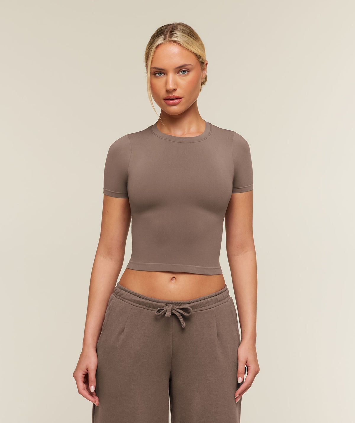 Gymshark FeatherFormTM Short Sleeve Tee - Soft Brown