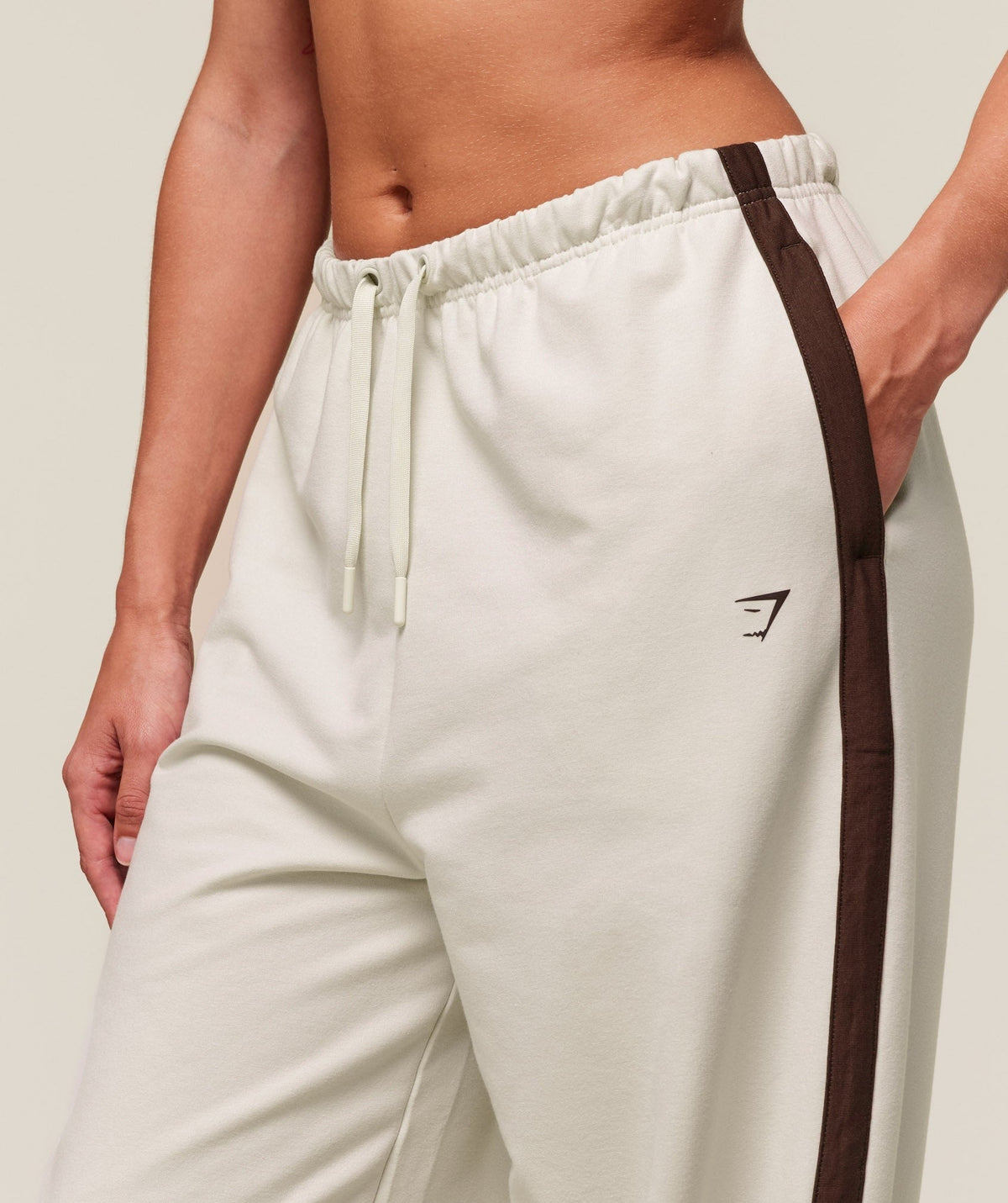 Gymshark Retro Stripe Snap Pants - Oat White/Archive Brown