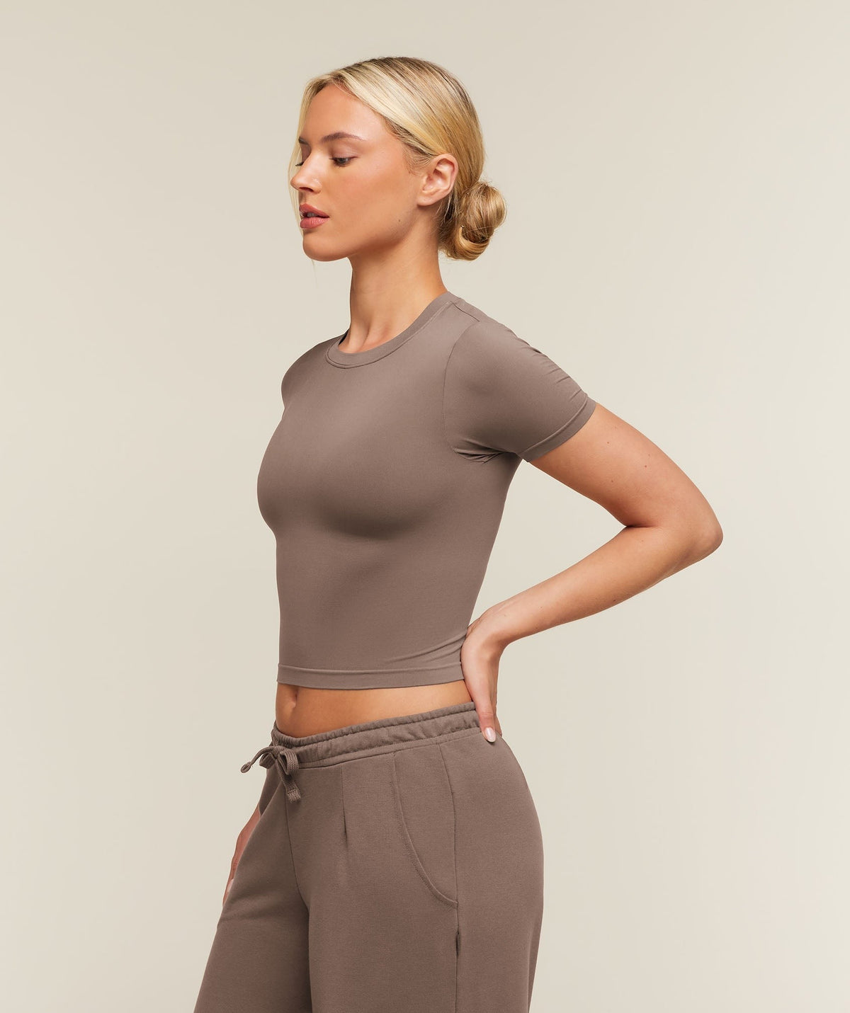 Gymshark FeatherFormTM Short Sleeve Tee - Soft Brown