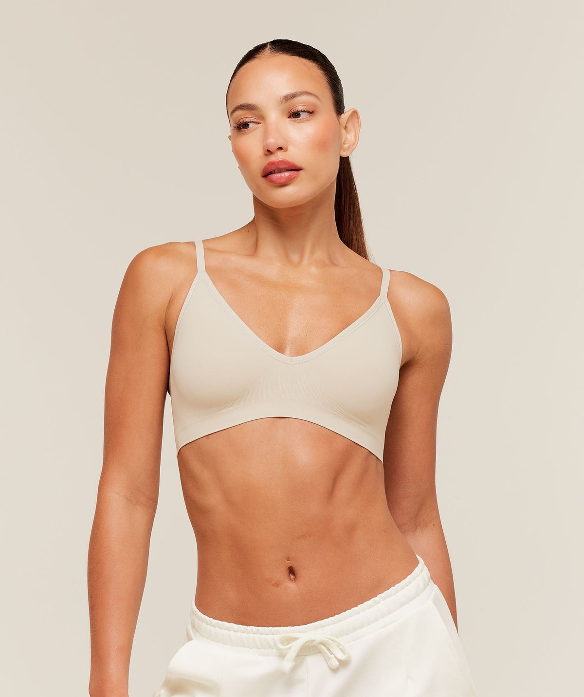 Gymshark FeatherFormTM V-Neck Bralette - Pebble Grey