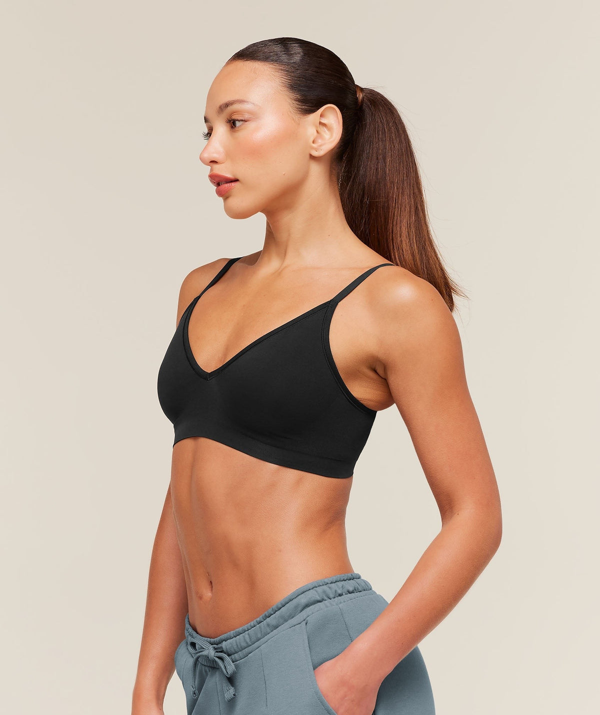 Gymshark FeatherFormTM V-Neck Bralette - Black