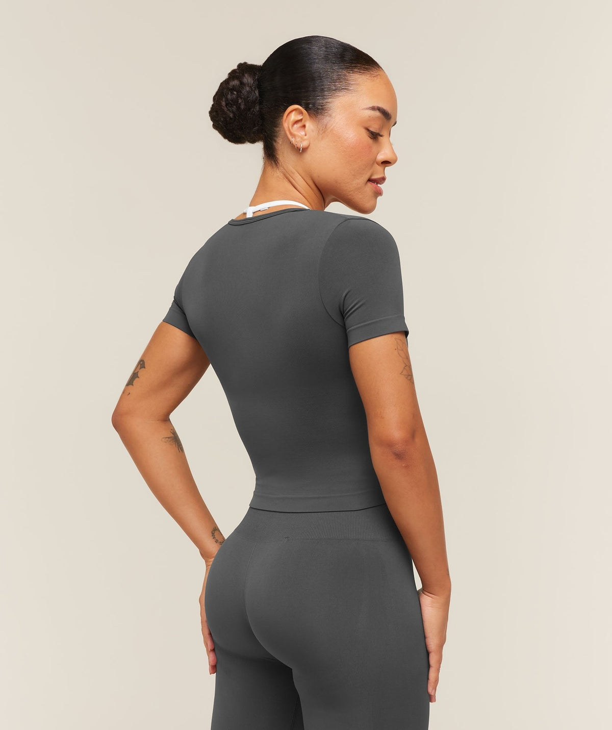 Gymshark Everyday Seamless Tight Fit Crew Neck Tee - Onyx Grey