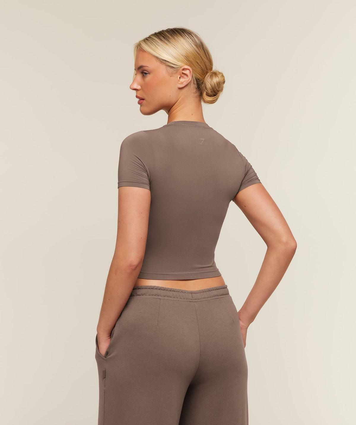 Gymshark FeatherFormTM Short Sleeve Tee - Soft Brown