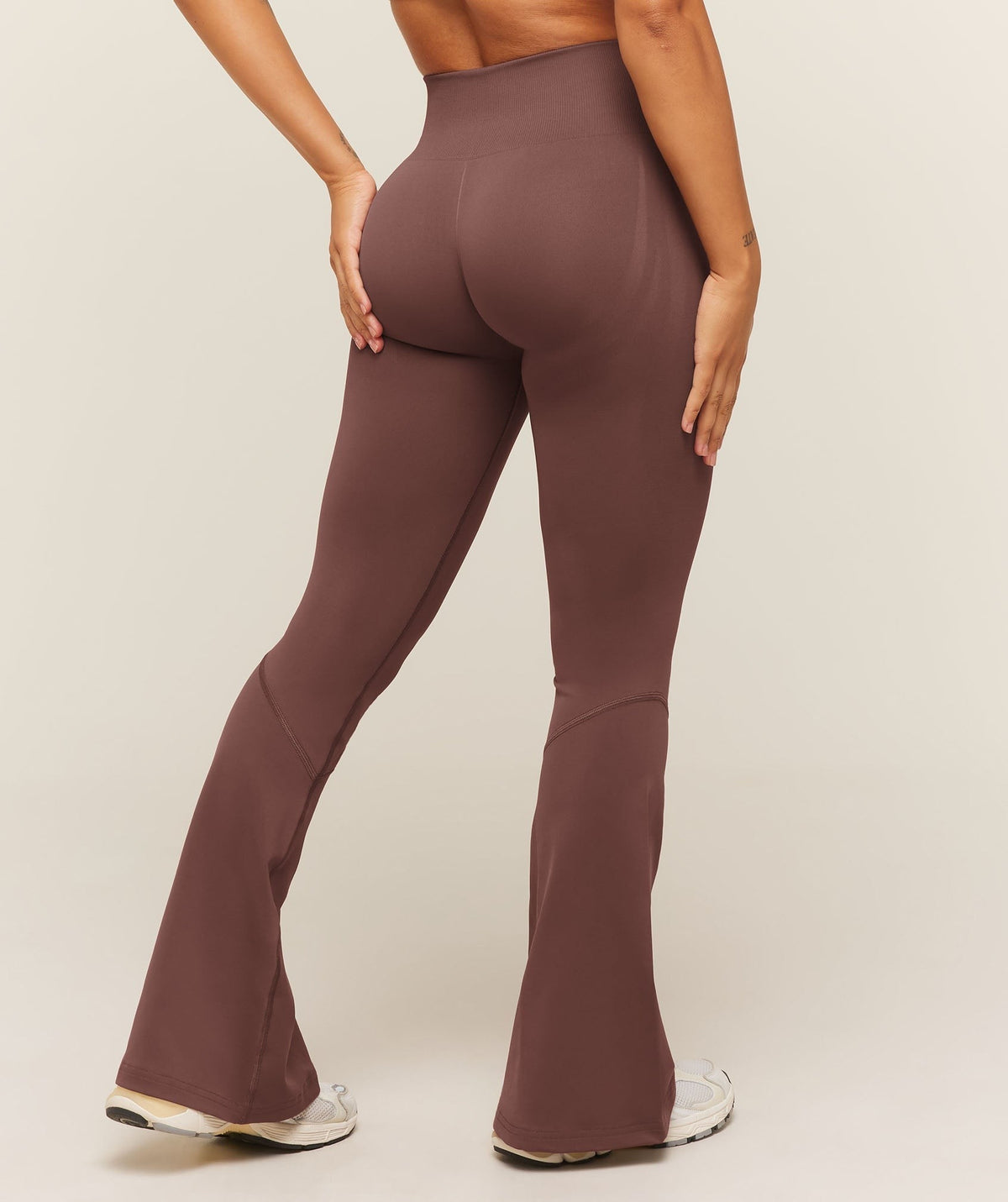 Gymshark Everyday Seamless Flared Leggings - Espresso Brown