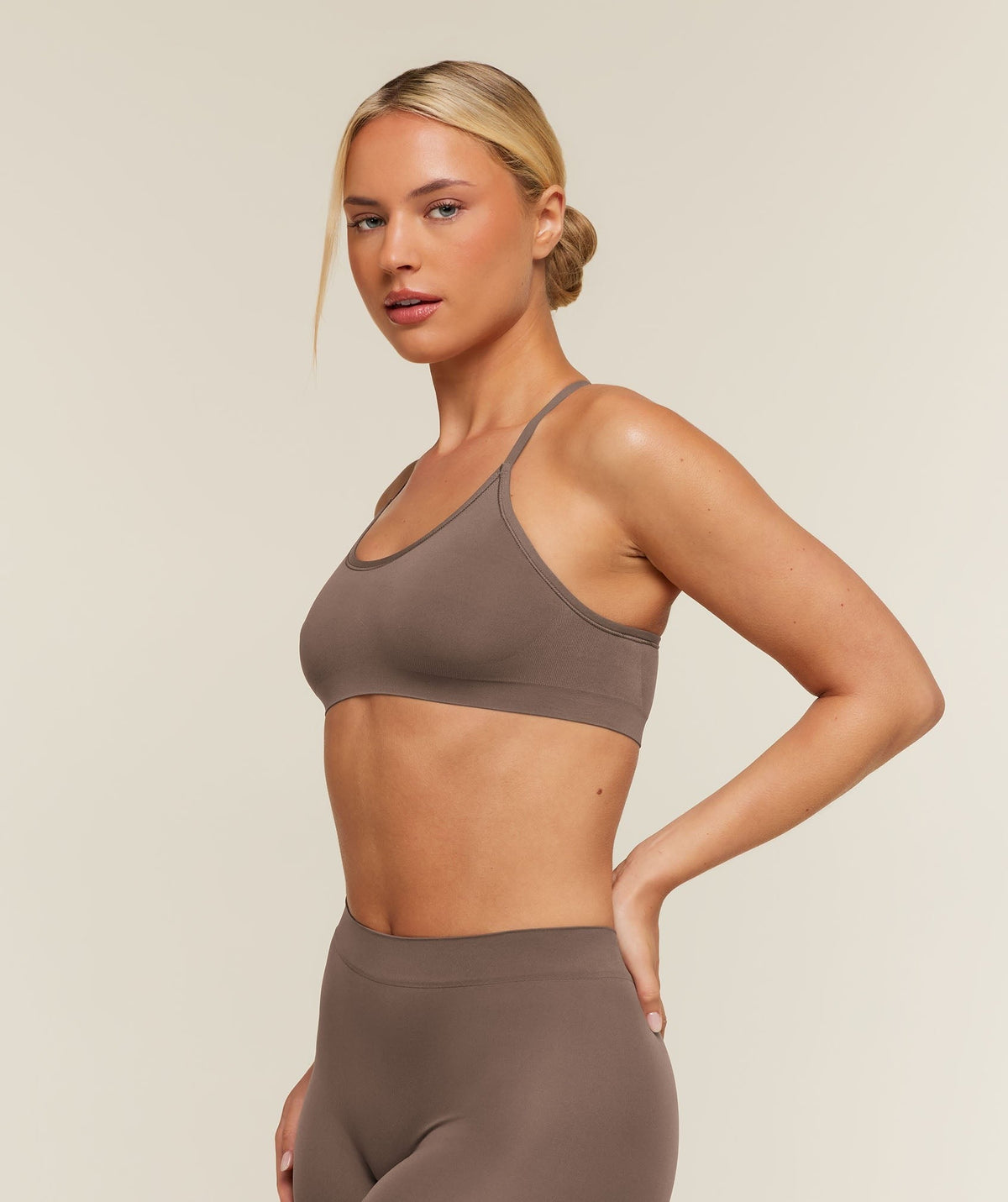Gymshark FeatherFormTM Scoopneck Bralette - Soft Brown