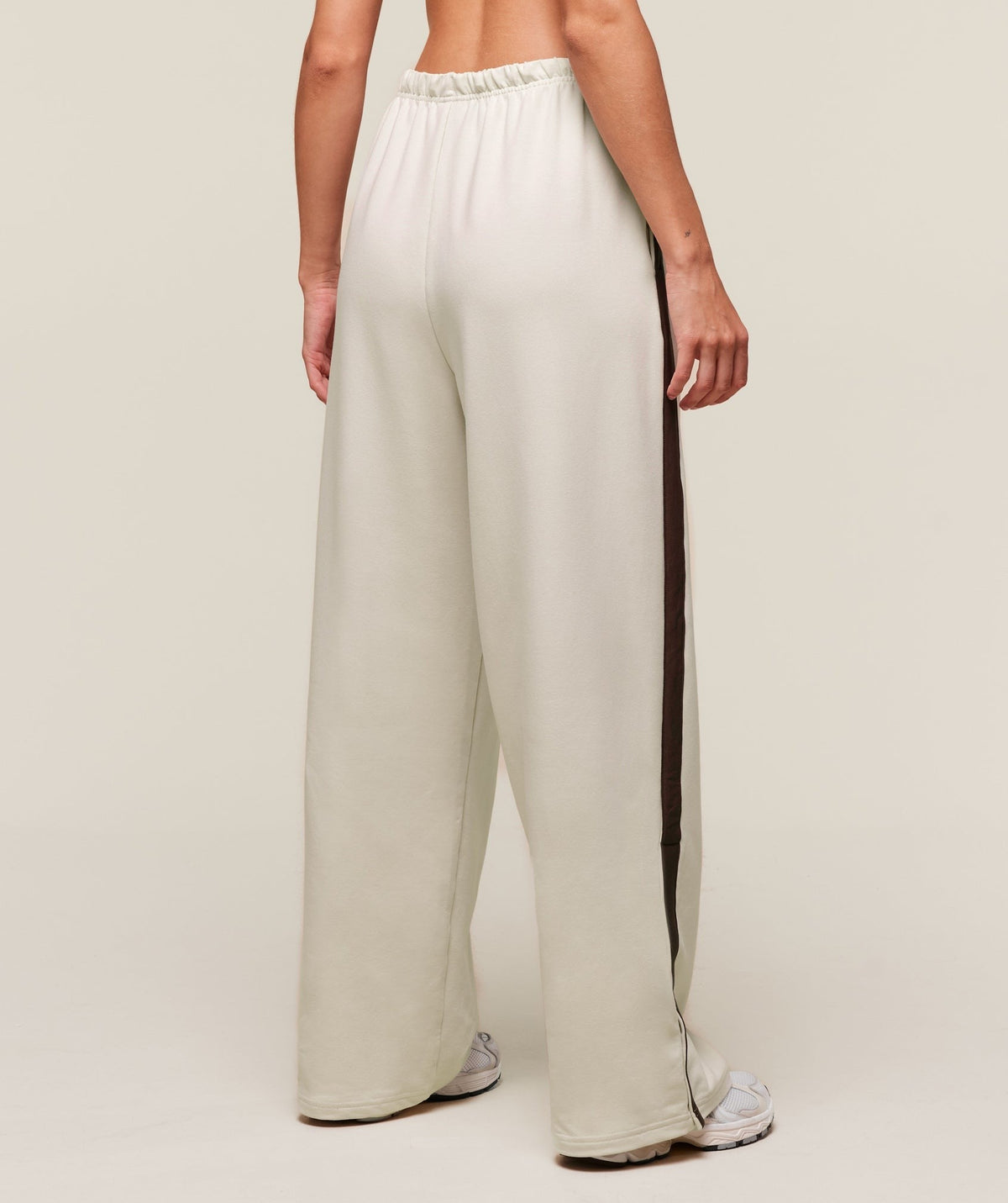 Gymshark Retro Stripe Snap Pants - Oat White/Archive Brown