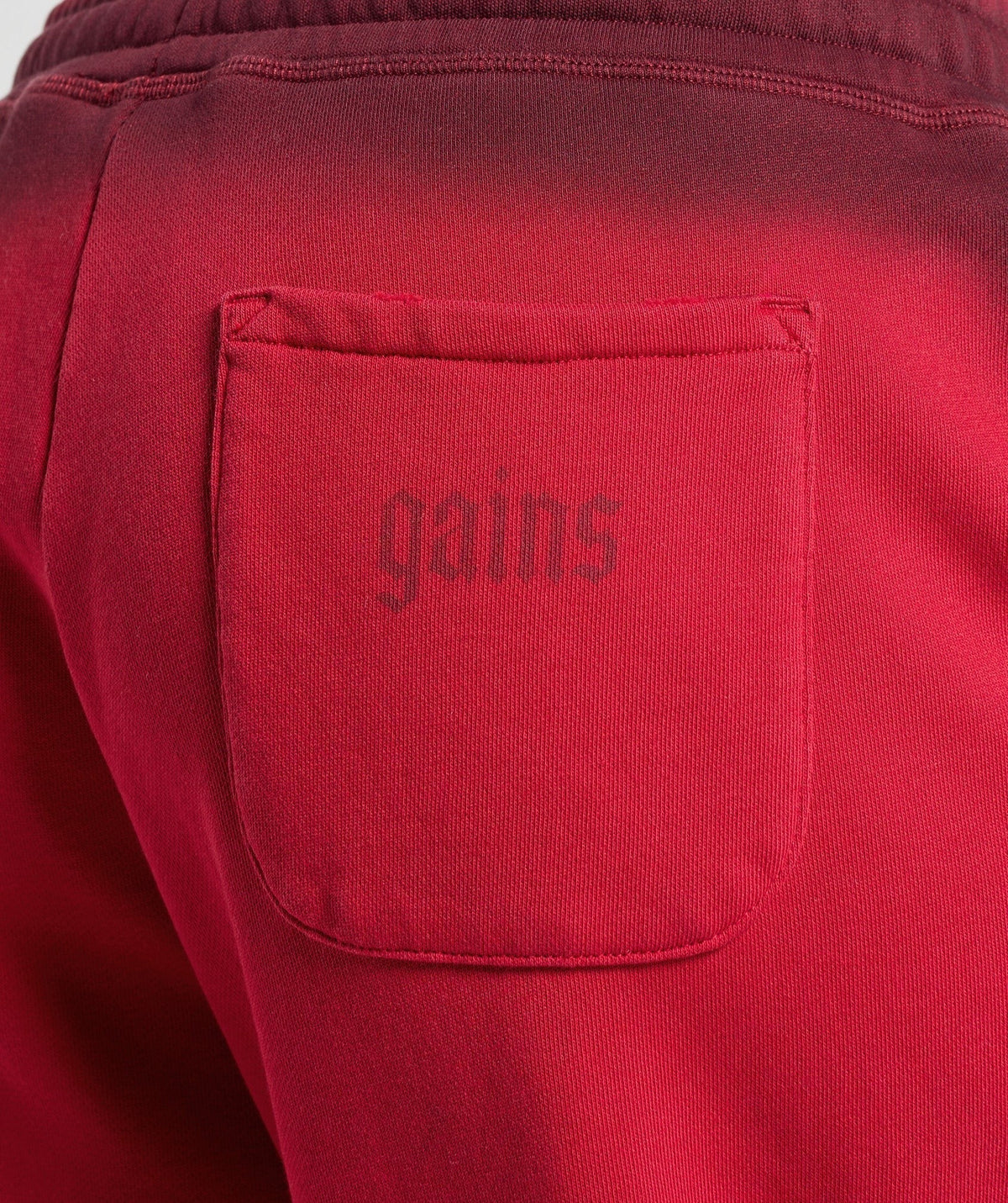 Gymshark Gains Washed Loopback Joggers - Conditioning Red/Sets Red/Spray Dye