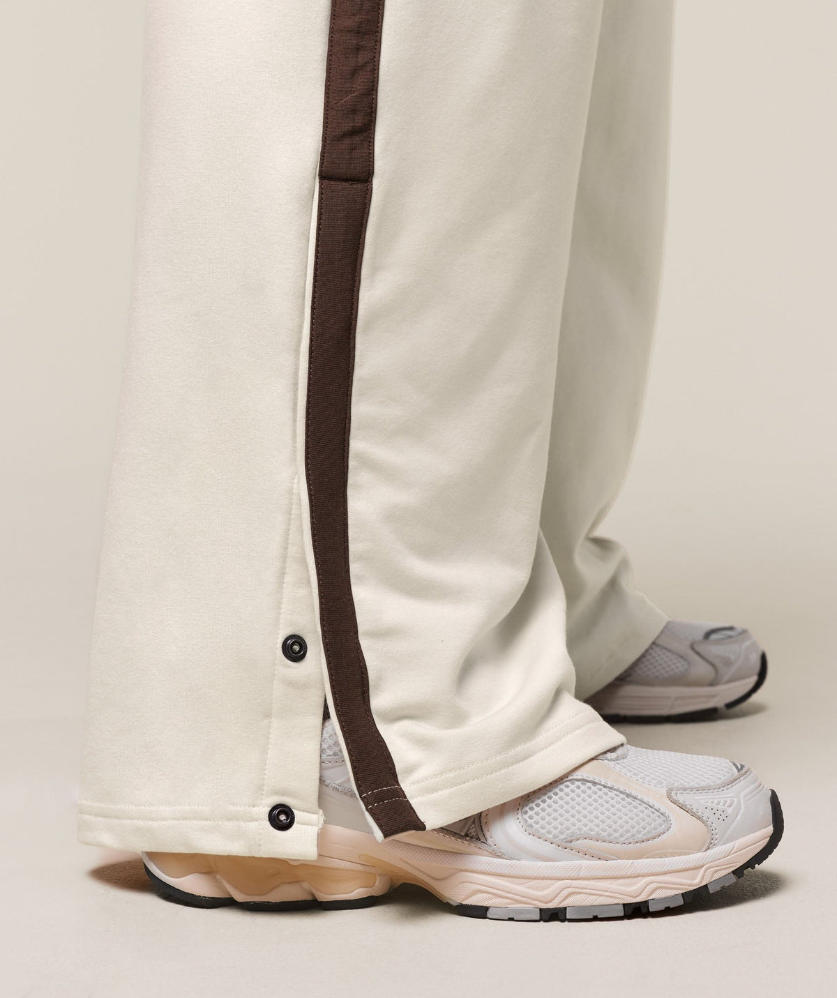 Gymshark Retro Stripe Snap Pants - Oat White/Archive Brown