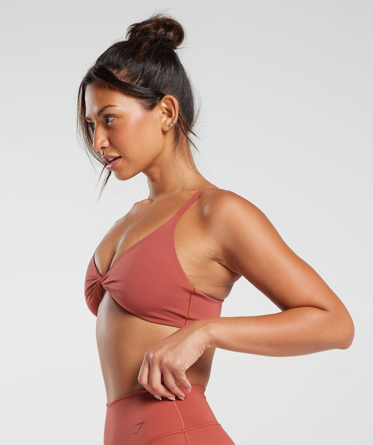 Gymshark ELEVATE TWIST FRONT BRALETTE - Rust Red